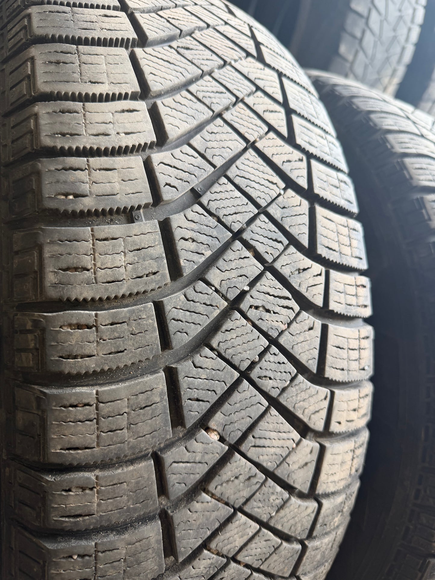 4 pneus d hiver 215/70r16 pirelli en tres bon état