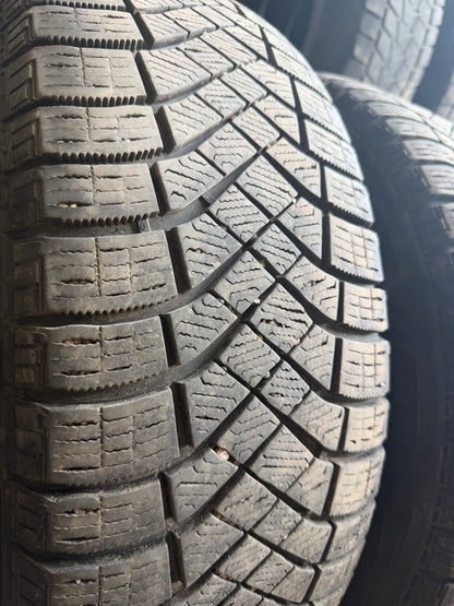 4 pneus d hiver 215/70r16 pirelli en tres bon état