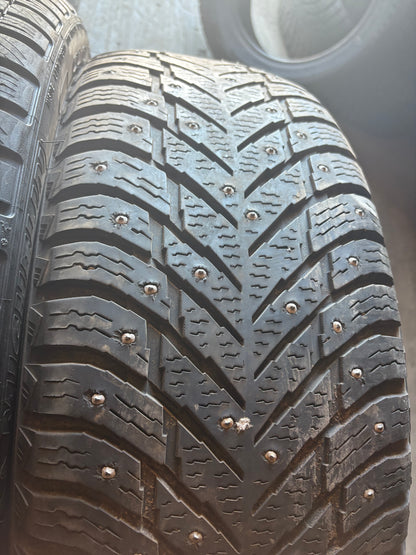 1 pneu d hiver 225/65r17 nokian a clou