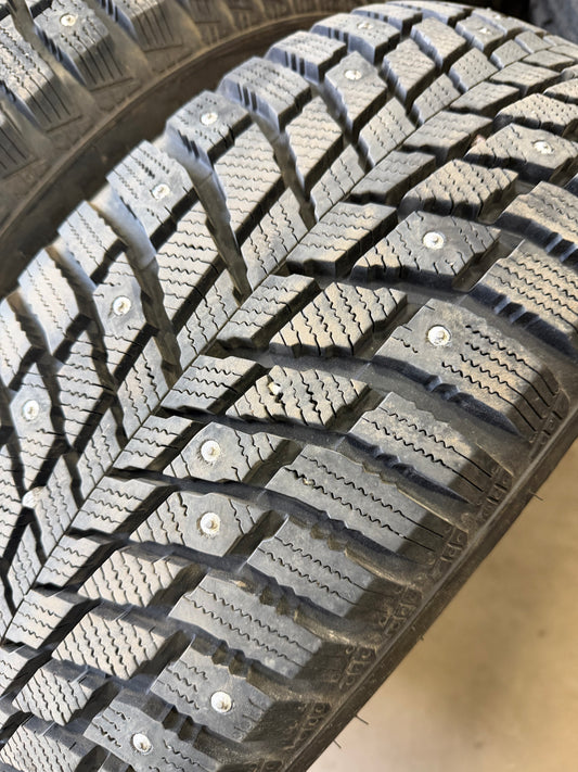 4 pneus d hiver 215/60r17 sailum a clous a l etat neuf