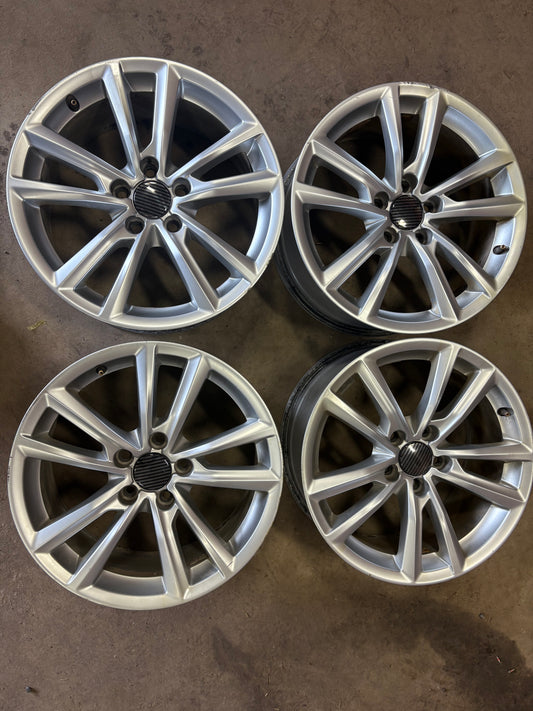 4 mags d origine audi 17 pouces 5x112 en parfaite état