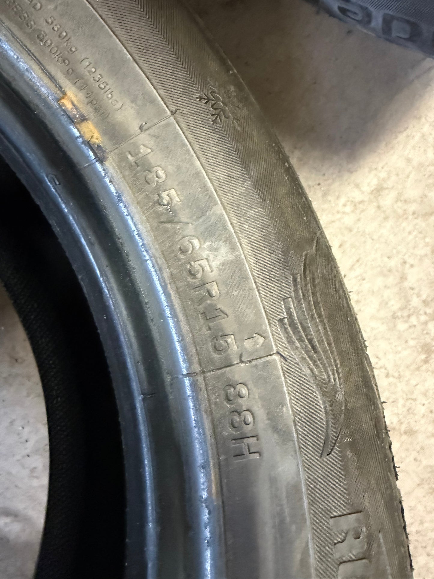 4 pneus d hiver 185/65r15 wideway en bon etat