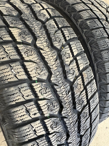 4 pneus d hiver 205/55r16 toyo a l etat neuf