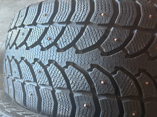 1 pneu d hiver 225/40r18 rovello a clou a l état neuf