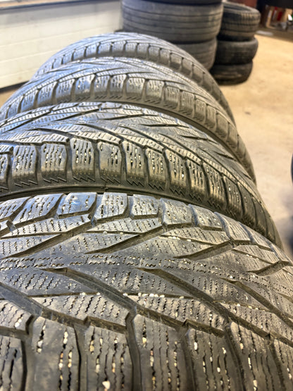 4 pneus d hiver 235/55r19 nokian en bon état