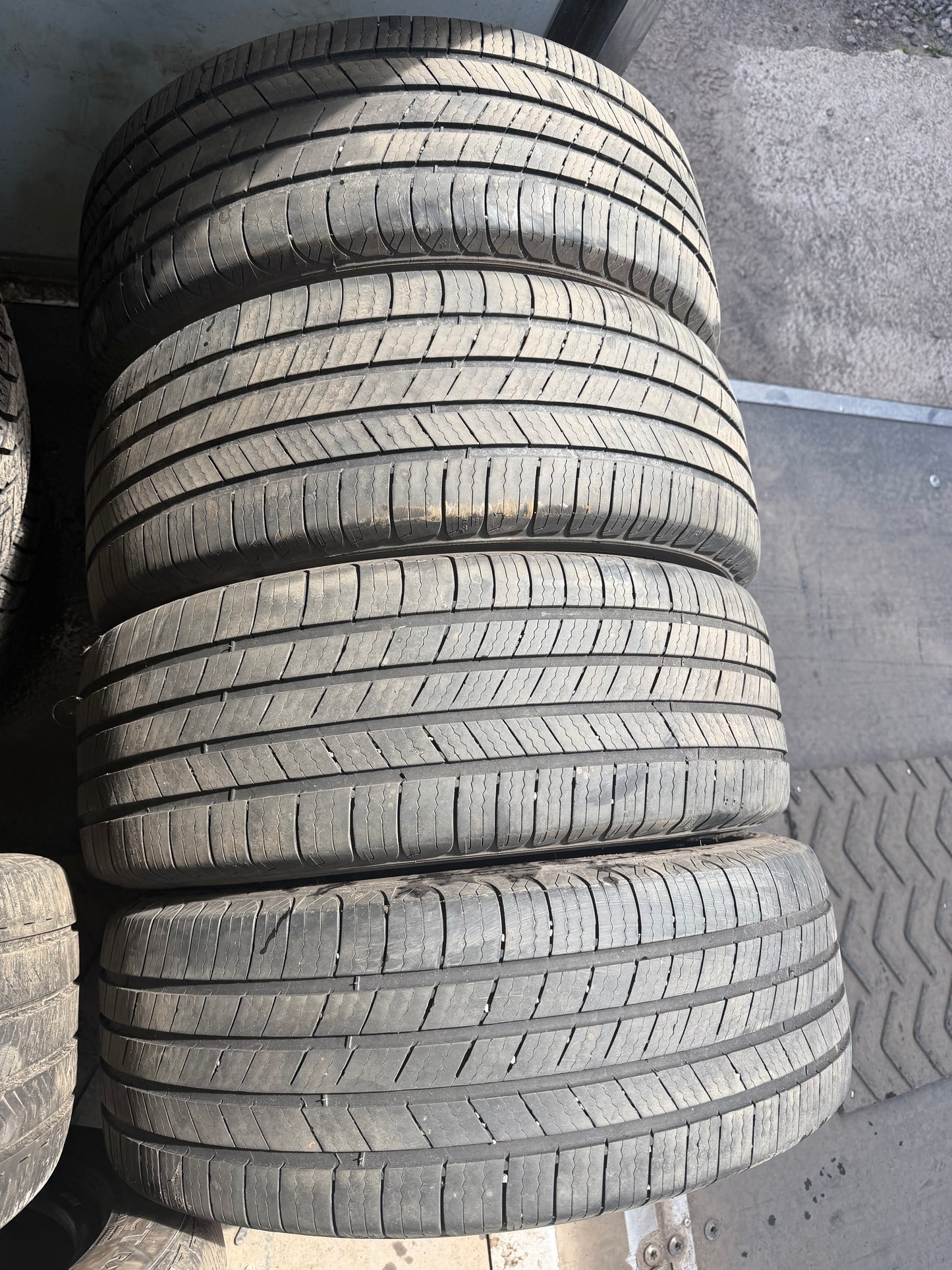 4 pneus d ete 215/55r17 michelin en tres bon état