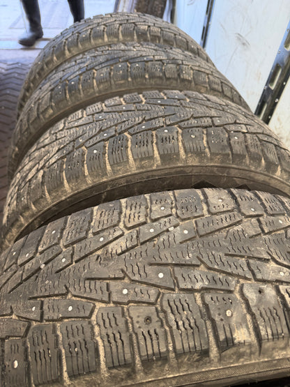 4 pneus d hiver 215/70r16 nokian