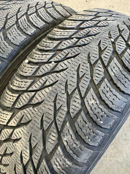 2 pneus d hiver 205/60r16 nokian
