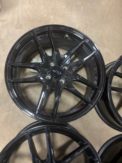 4 mags dai 17 pouces 4x100 ( pour nissan kick )a l etat neuf