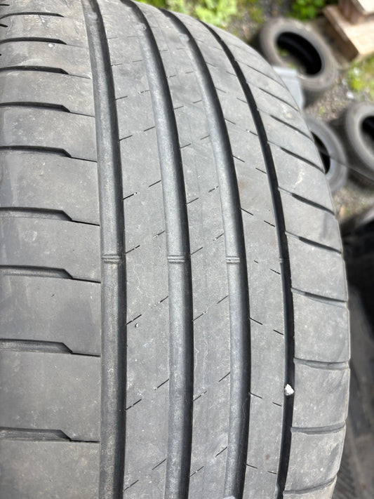 2 pneus d ete 225/40r19 Yokohama en bon etat