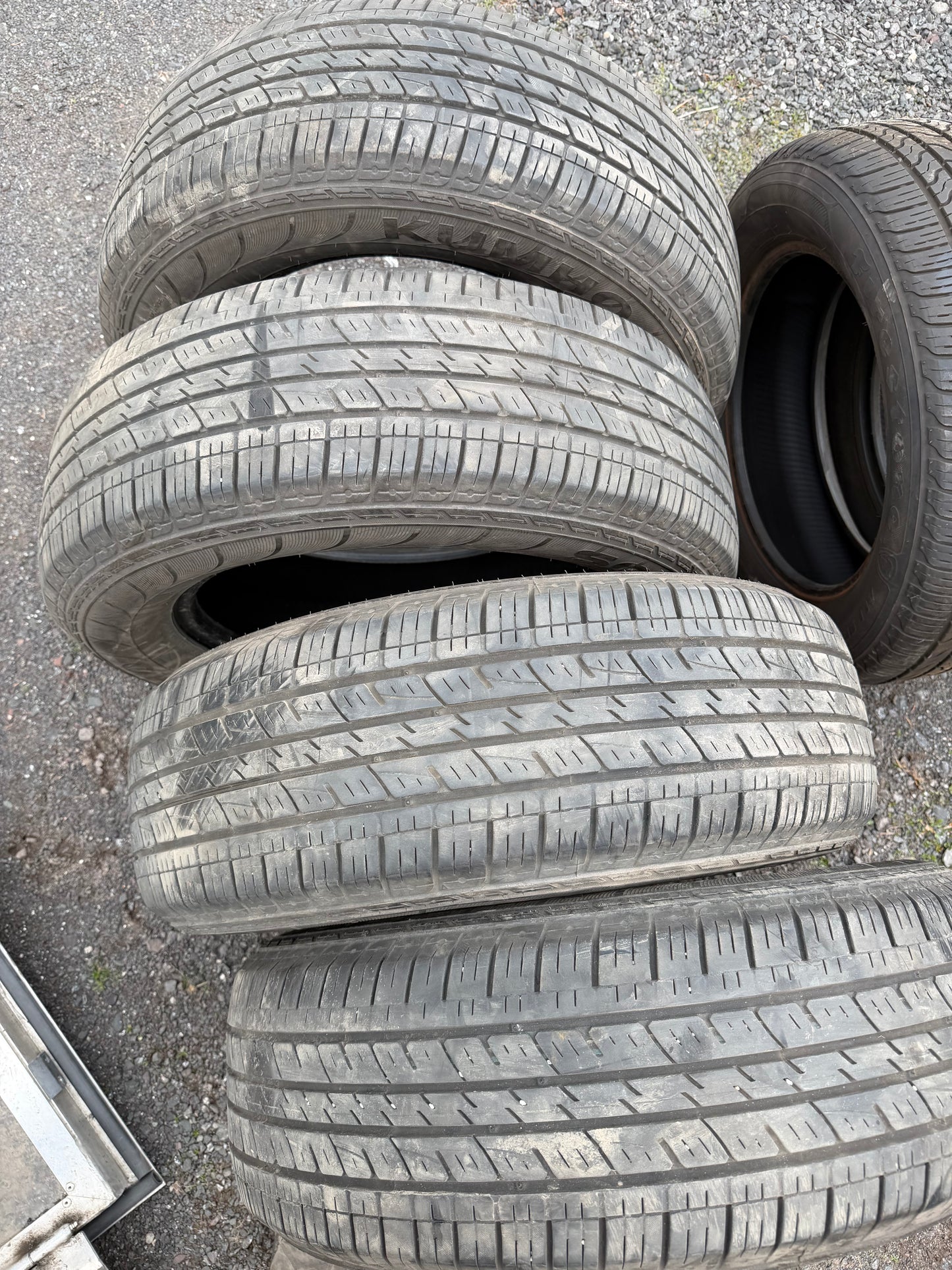 4 pneus d ete 235/65r17 kumho en bon état