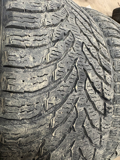 4 pneus d hiver 225/50r18 nokian run flat en tres bon état