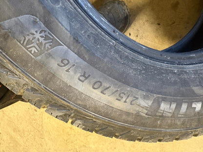 4 pneus d hiver 215/70r16 michelin en tres bon état