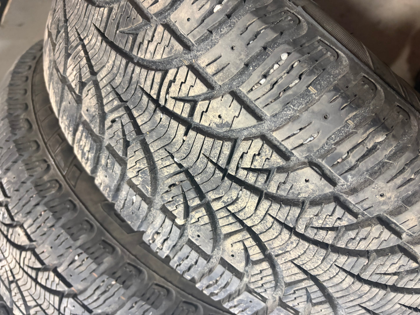 4 pneus d hiver 215/55r16 pirelli a l etat neuf