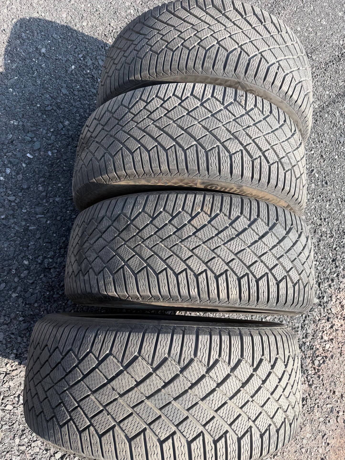 4 pneus d hiver 275/45r21 continental a l etat neuf