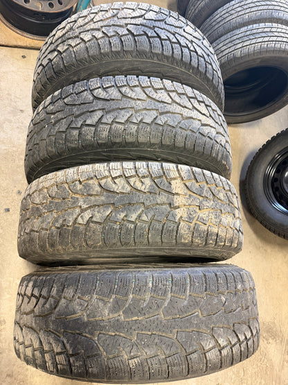 4 pneus d hiver 265/70r17 hankook en bon état