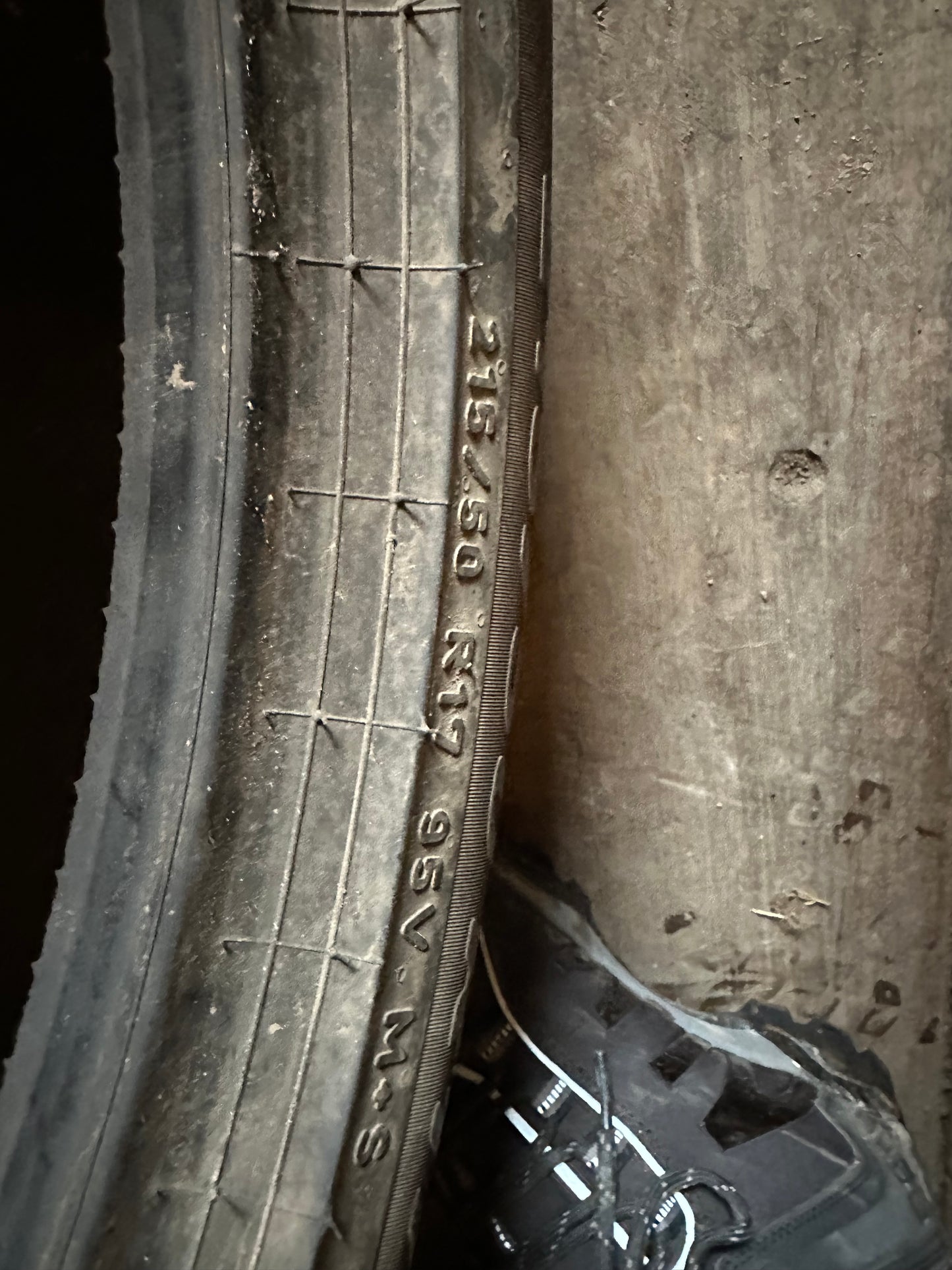 1 pneu d’été 215/50r17 pirelli a l’état neuf