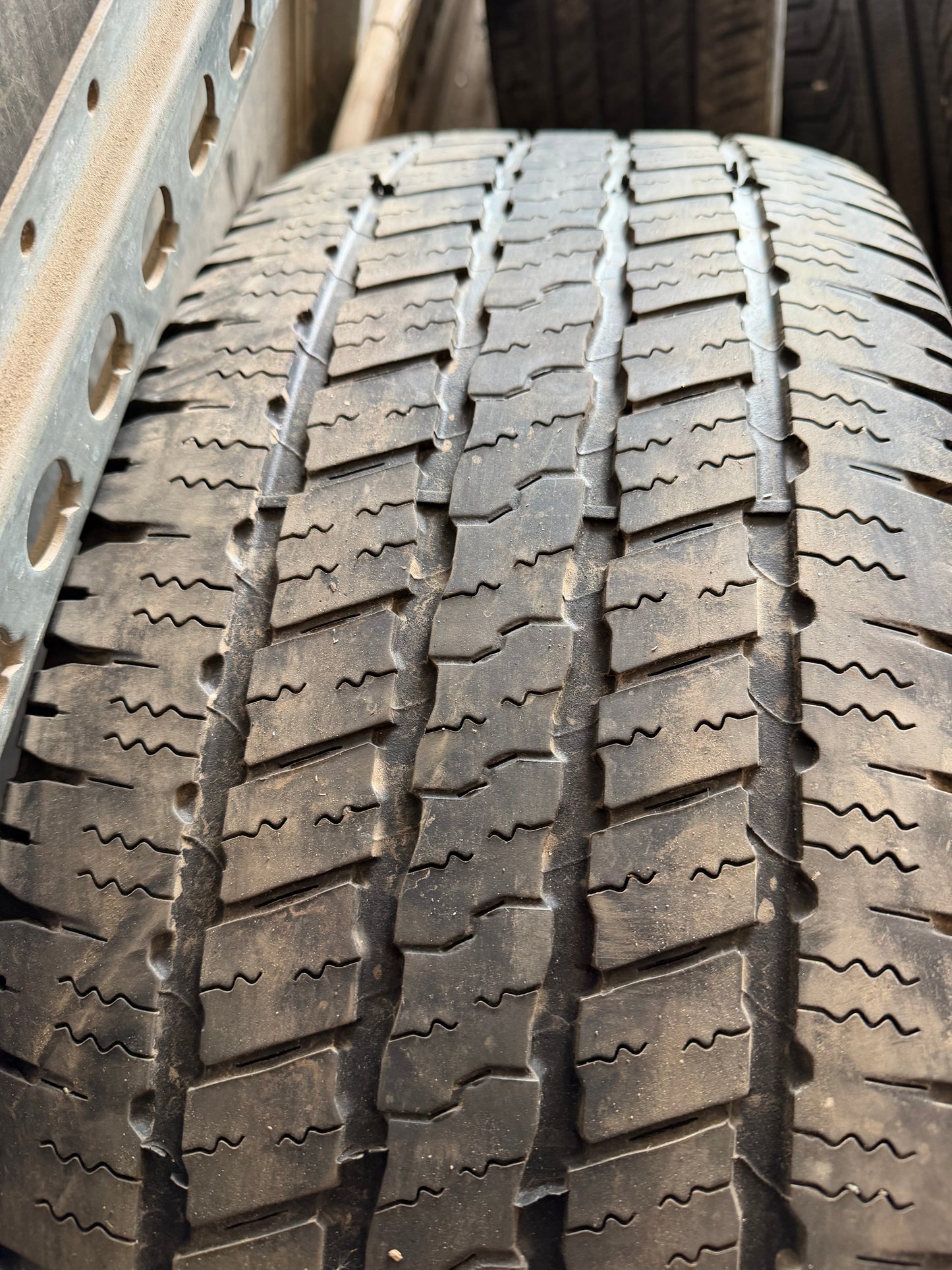 1 pneu d ete 275/60r20 good year en bon état