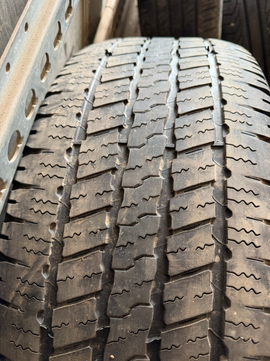 1 pneu d ete 275/60r20 good year en bon état