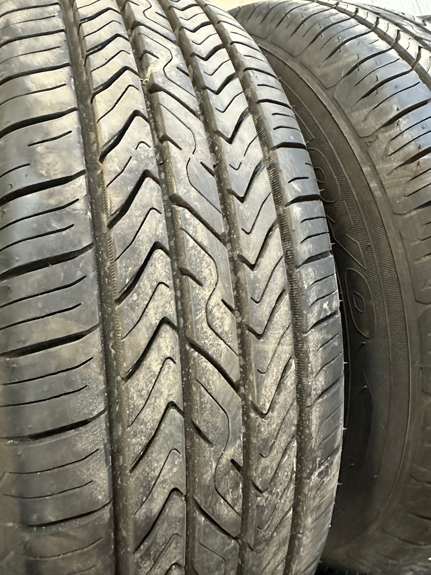 4 pneus d hiver 195/65r15 toyo a l etat neuf