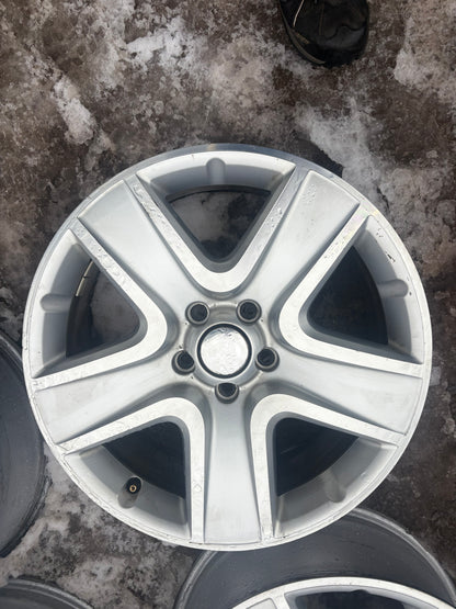 4 mags d origine Volkswagen 18 pouces 5x112 en tres bon etat