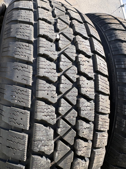 4 pneus d hiver 225/60r17 arctic claw en bon état