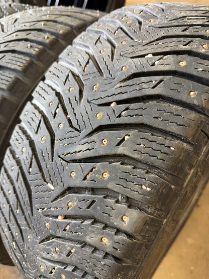 4 pneus d hiver 205/55r16 kumho a clou en tres bon état