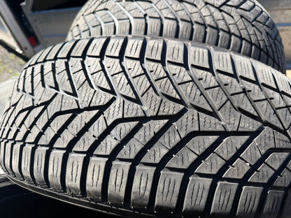 4 pneus d hiver 215/55r17 Yokohama en très bon état