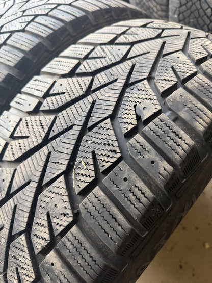 4 pneus d hiver 235/55r19 gislaved en bon état