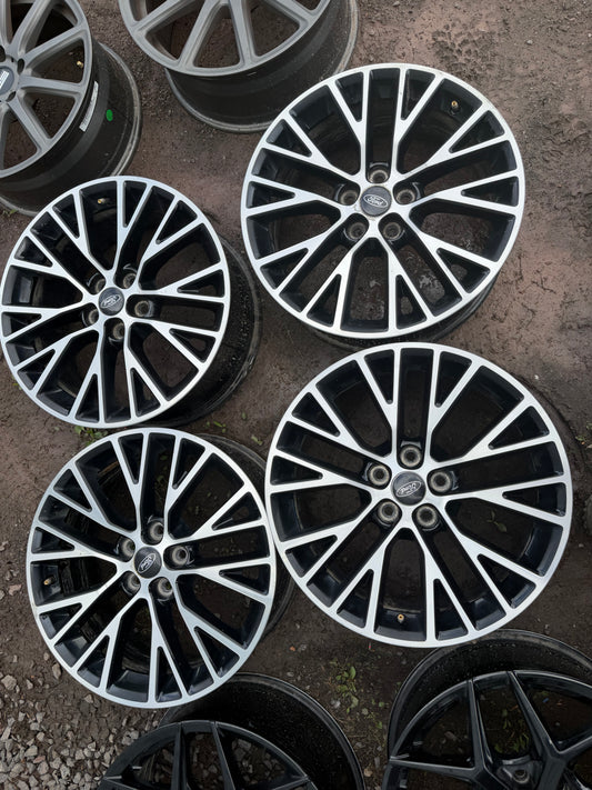 4 mags ford 18 pouces 5x108 a l etat neuf avec valves tpms