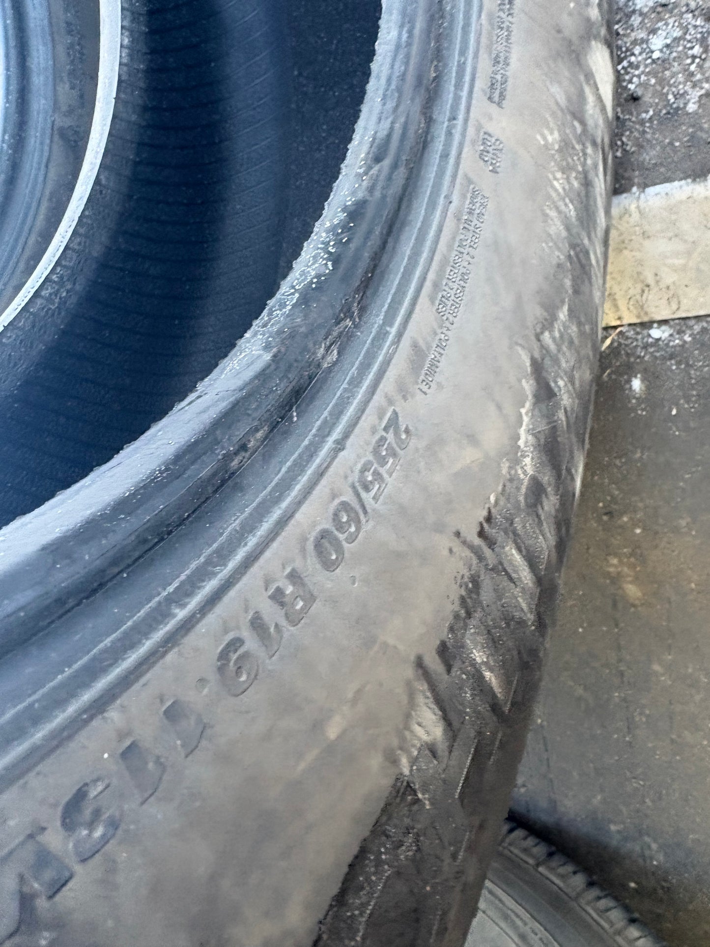 2 pneus d ete 255/60r19 kumho en bon etat