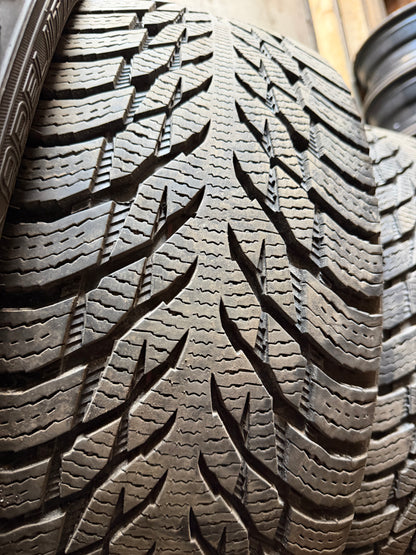 3 pneus d hiver 215/55r18 nokian en tres bon état