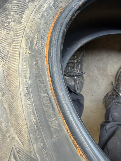 4 pneus d hiver 215/70r16 toyo a l etat neuf
