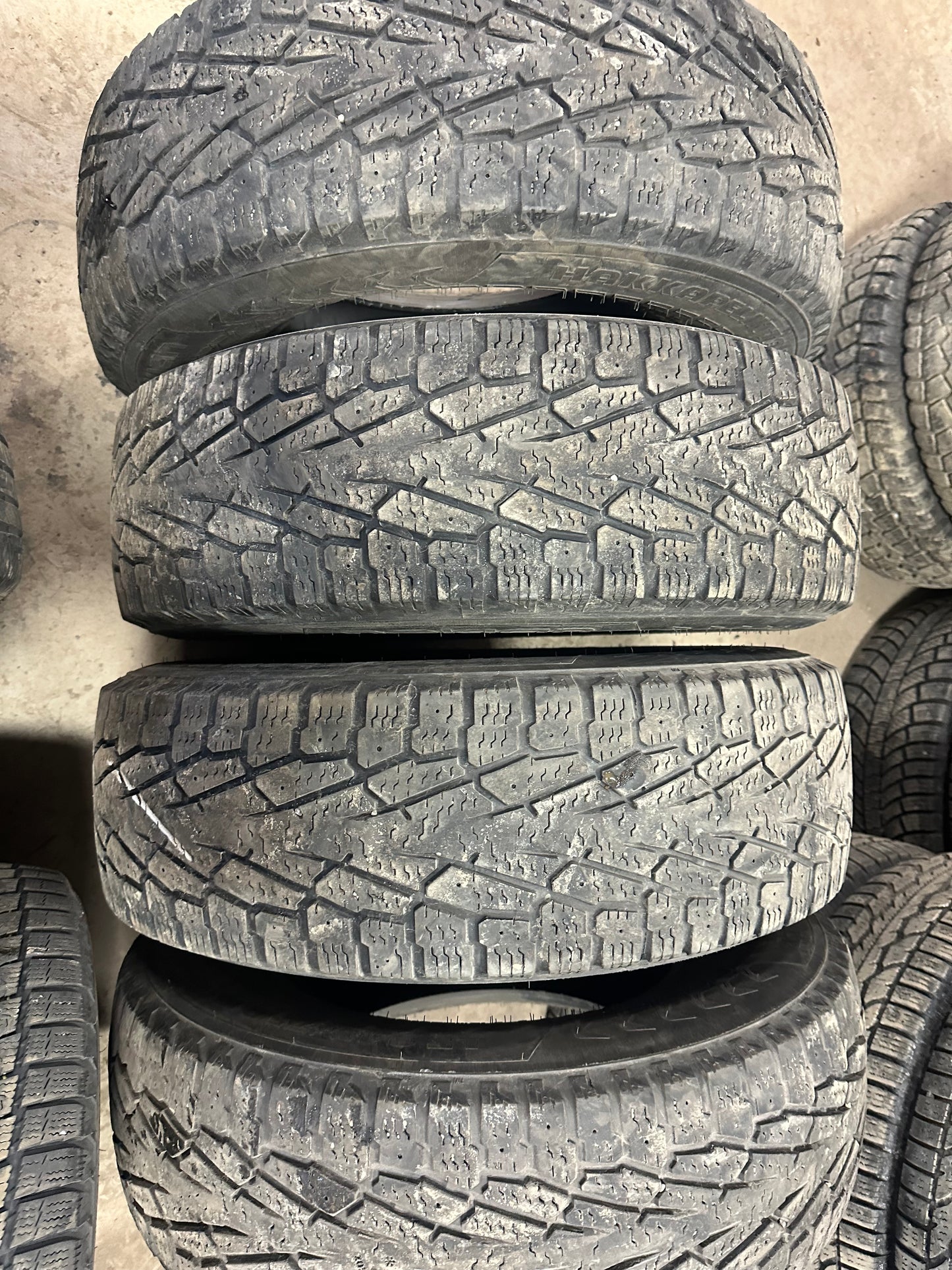 4 pneus d hiver lt 245/75r16 nokian 10 plies