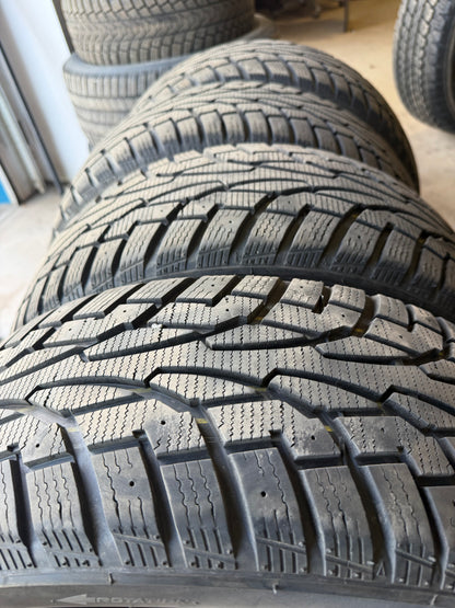 4 pneus d hiver 215/55r17 uniroyal a l état neuf