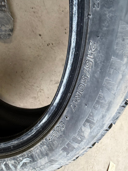 4 pneus d hiver 215/50r17 Bridgestone en bon etat