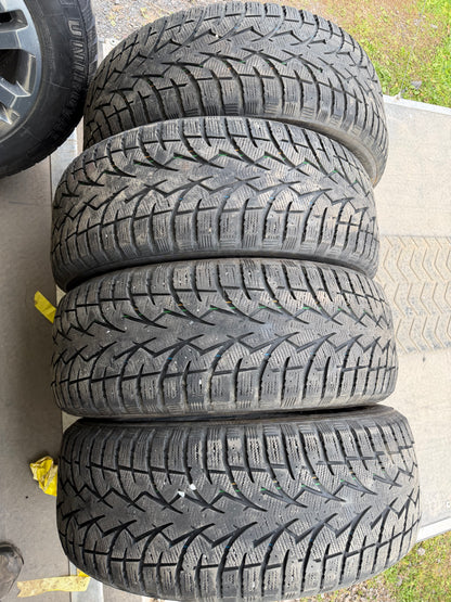 4 pneus d hiver 255/55r20 toyo en bon état