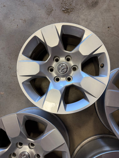 4 mags dodge ram d origine 18 pouces 6x139.7 a l état neuf