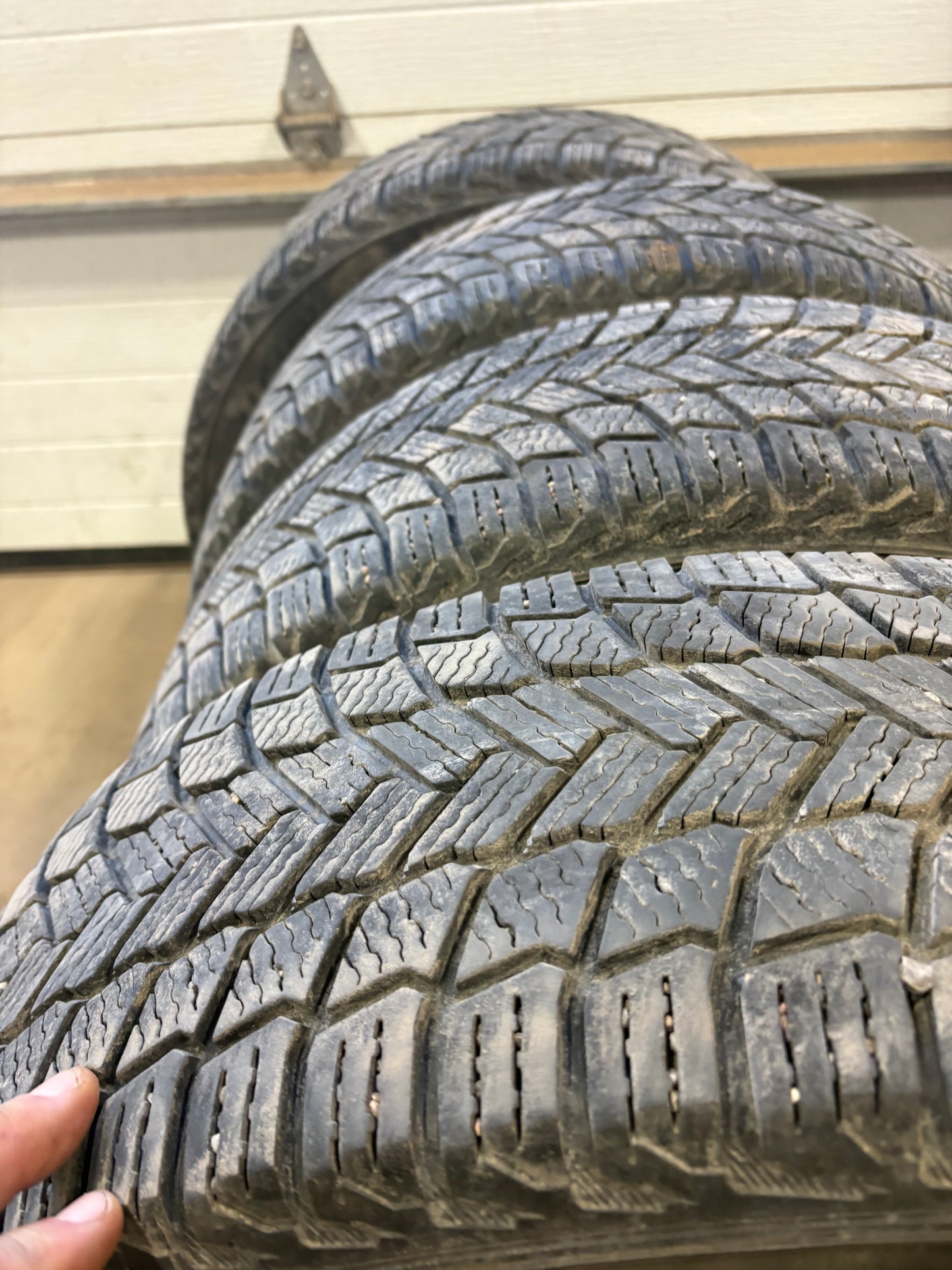 4 pneus d hiver 225/60r17 Michelin en tres bon état