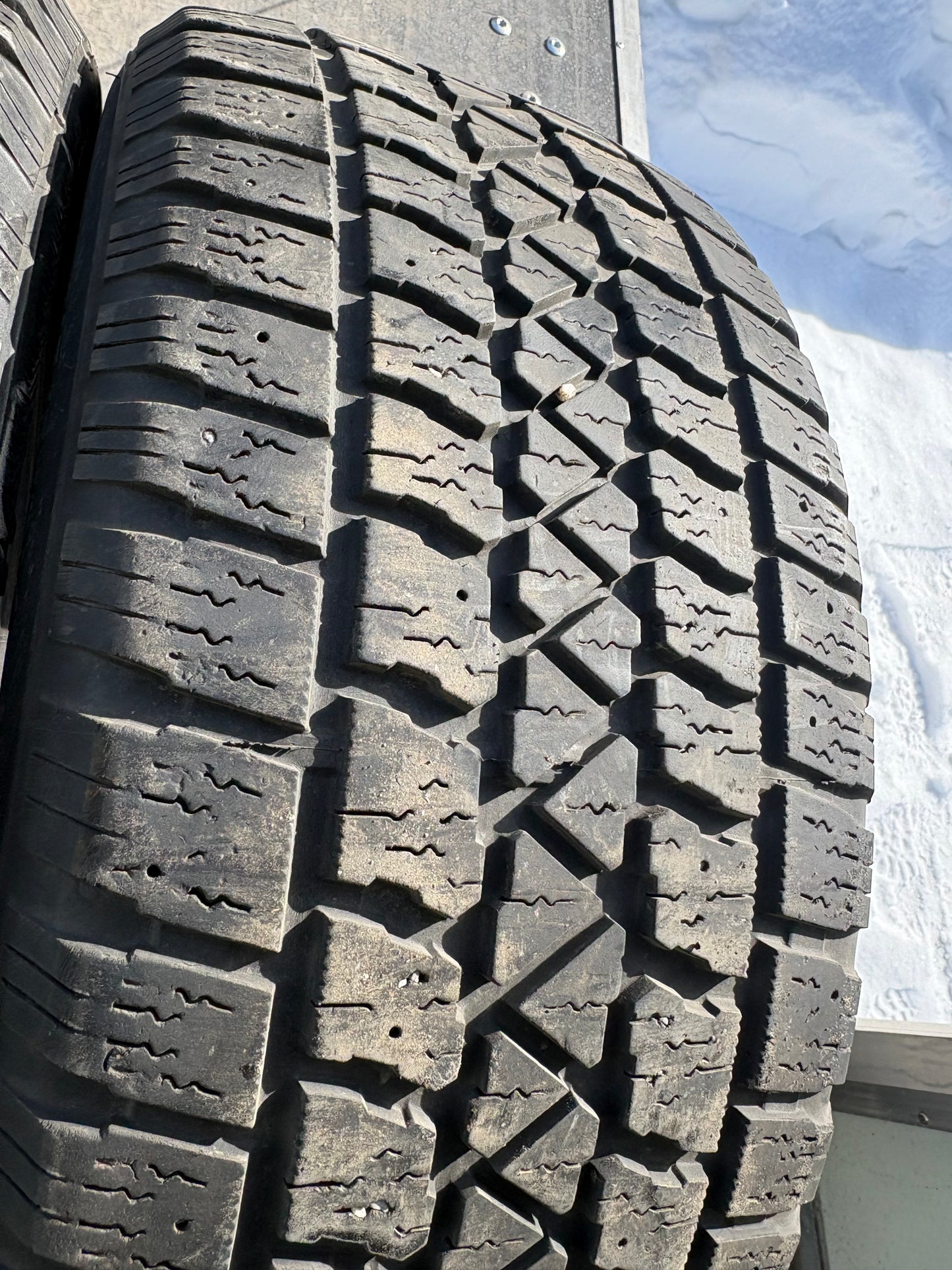 4 pneus d hiver 215/55r16 arctic claw