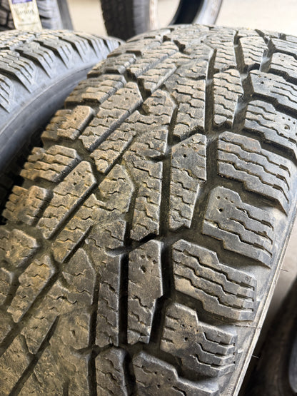 2 pneus d hiver lt 265/75r16 nokian 10 plies en tres bon état