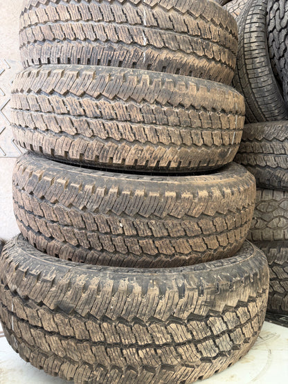 4 pneus d été neuf lt 275/65r20 Bridgestone 10 plies en liquidation