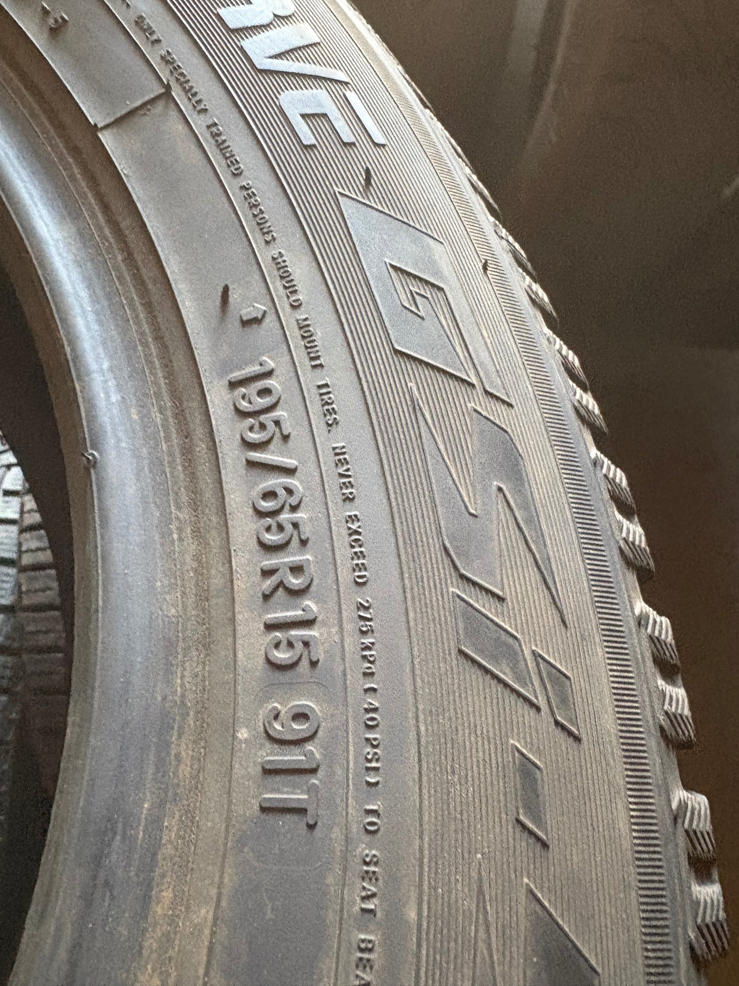 1 pneu d hiver 195/65r15 toyo a l etat neuf