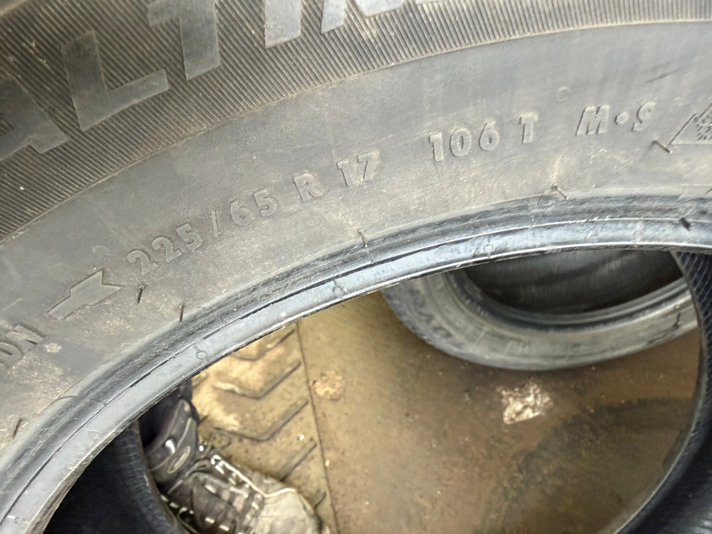 4 pneus d hiver 225/65r17 general a l etat neuf