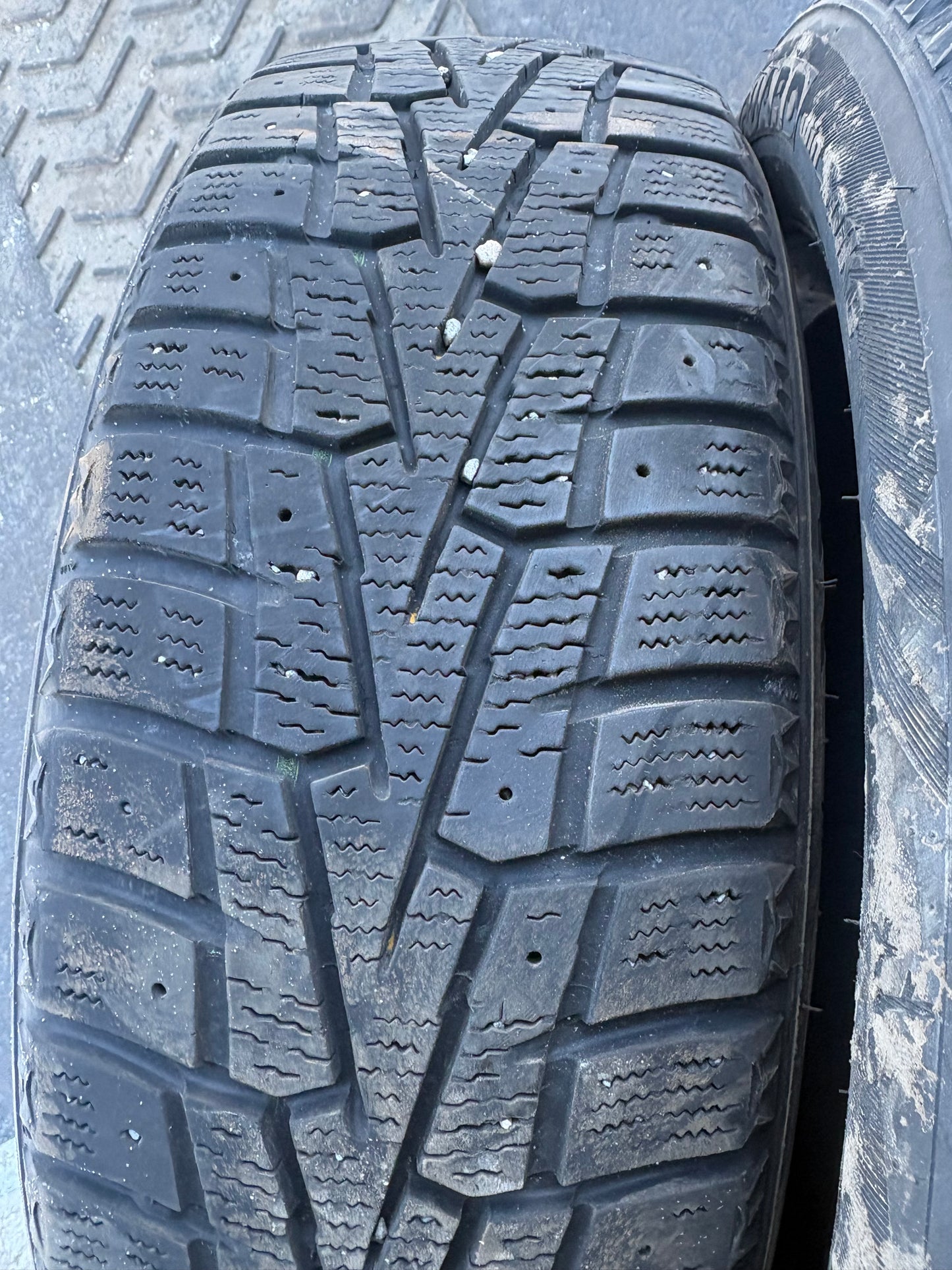 4 pneus d hiver 185/60r15 nexen