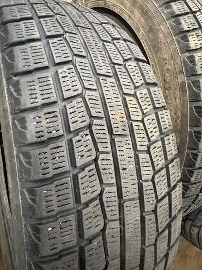 2 pneus d hiver 185/55r16 Yokohama