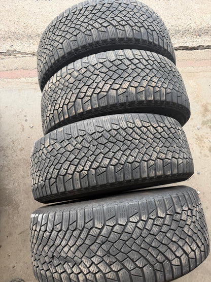 4 pneus d hiver 255/55r19 continental en bon état