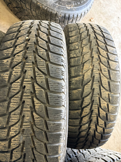 2 pneus d hiver 205/65r15 kelly en tres bon etat