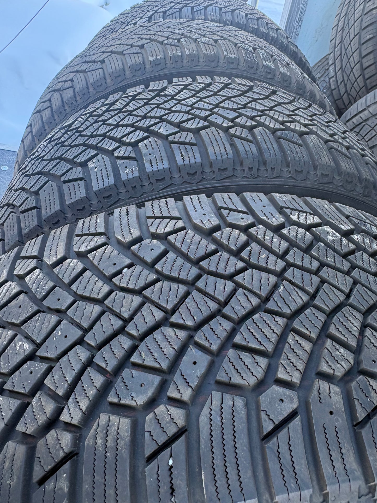 4 pneus d hiver 265/50r20 continental a l état neuf