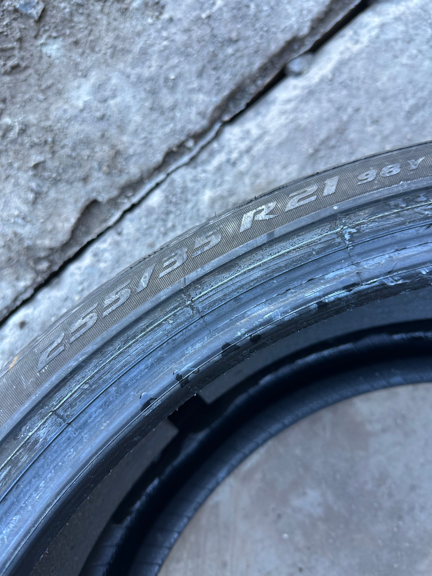 1 pneu d ete 255/35r21 pirelli en bon etat
